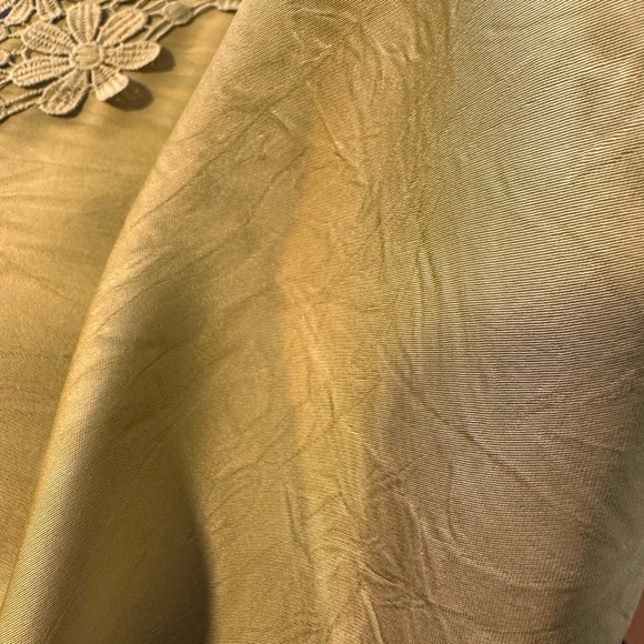 Blue Tassel sold by Anthropologie- Sleeveless Floral Laced Top-size large NWT - Picture 14 of 14